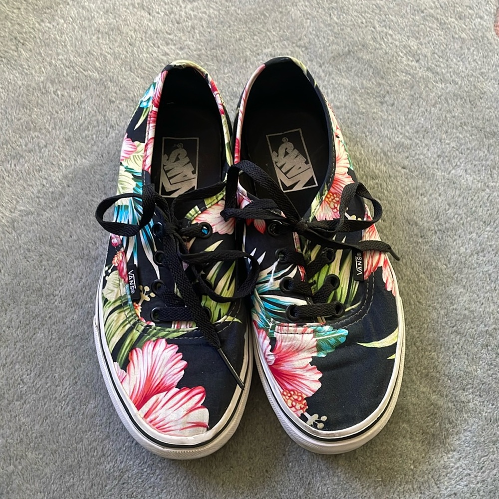 Vans, tropical, print authentic women size 6.5 used in good condition